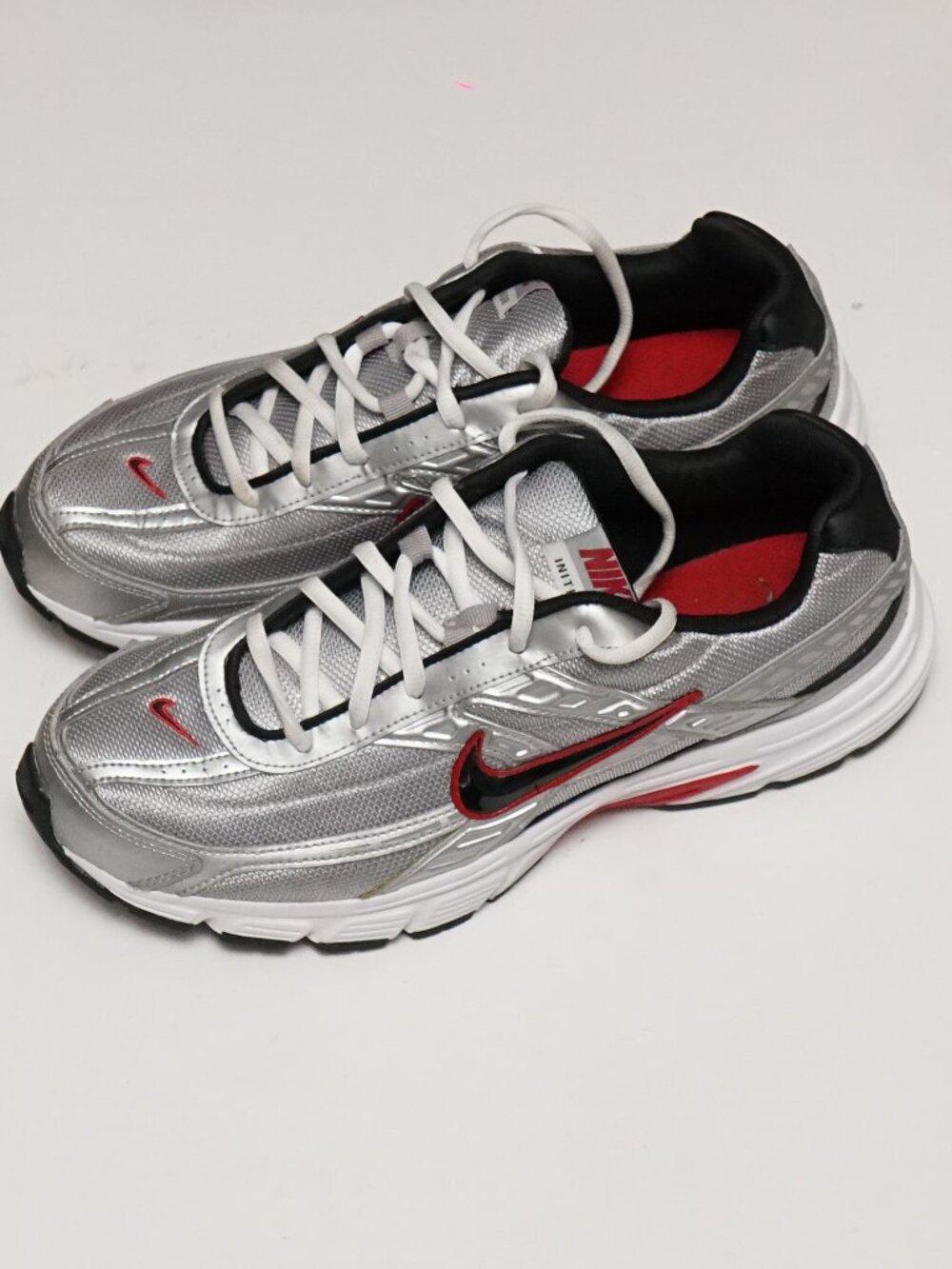 Nike Initiator Men's Athletic Sneakers Silver Black Red Mesh SIZE 11.5